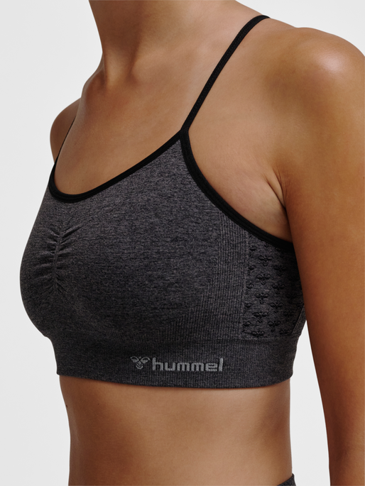 hmlCI SEAMLESS SCRUNCH SPORTS BRA, BLACK MELANGE, model