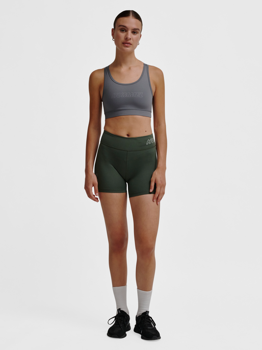 hmlTE FUNDAMENTAL MW TIGHT SHORTS, CLIMBING IVY, model