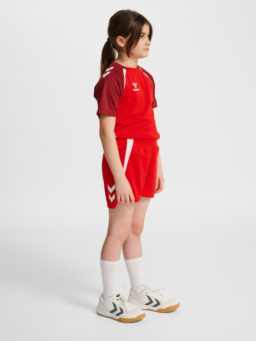 hmlLEAD 2.0 SHORTS KIDS, TRUE RED, model