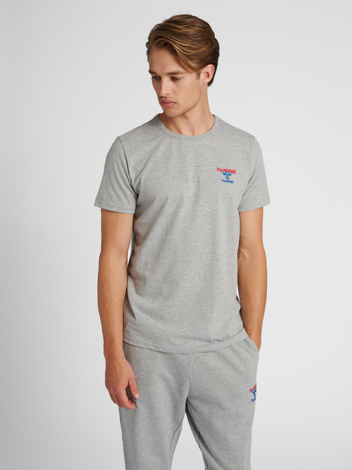 hmlIC DAYTON T-SHIRT, GREY MELANGE, model