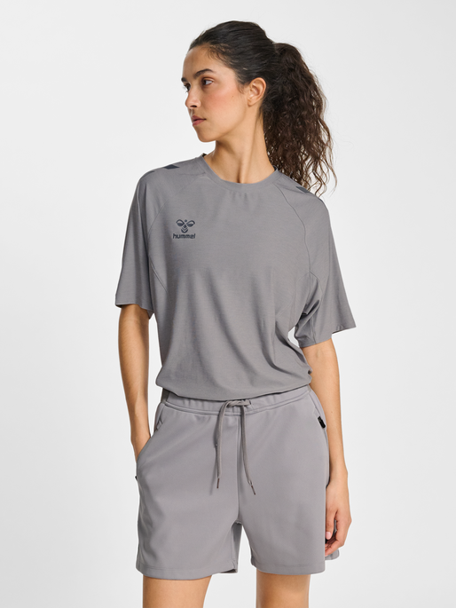 hmlCIMA 2.0 JERSEY S/S WOMAN, ALLOY MELANGE, model
