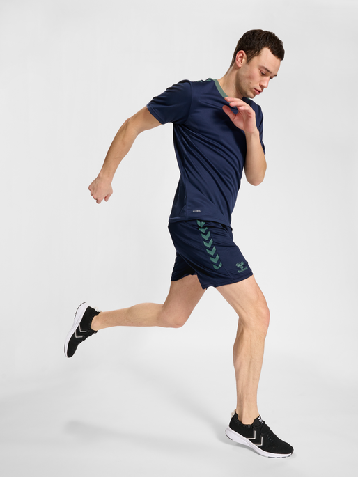 hmlSTALTIC POLY SHORTS, MARINE/DUCK GREEN, model