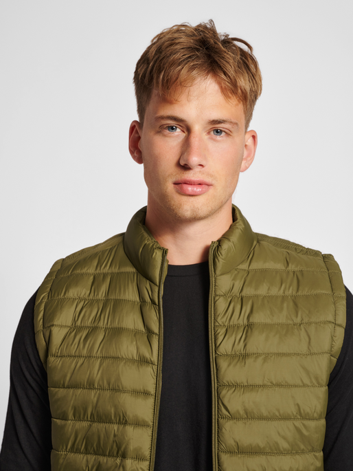hmlRED QUILTED WAISTCOAT, DARK OLIVE, model