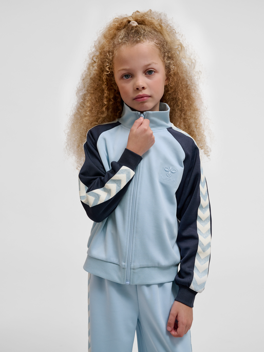 hmlDAILY ZIP JACKET, SKYWAY, model