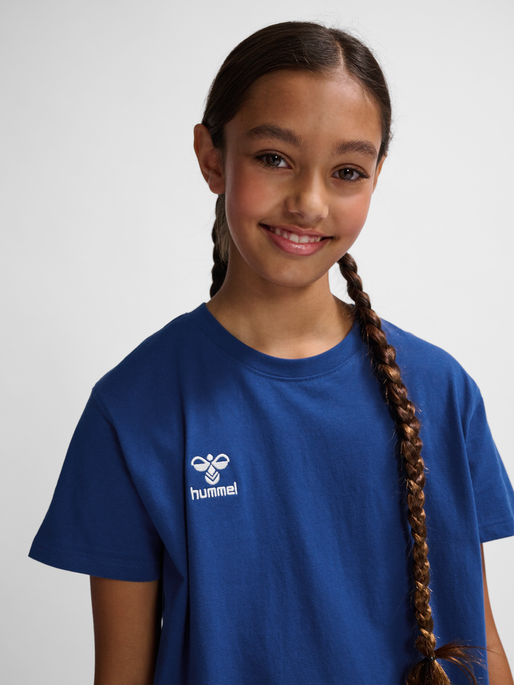 hmlGO 2.0 T-SHIRT S/S KIDS, TRUE BLUE, model