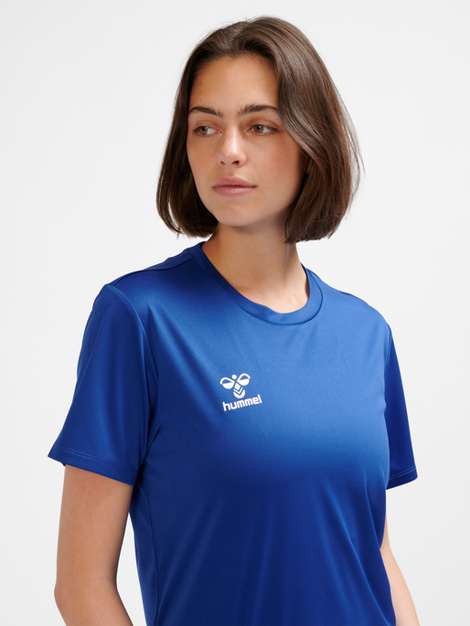 hmlESSENTIAL JERSEY S/S WOMAN, TRUE BLUE, model