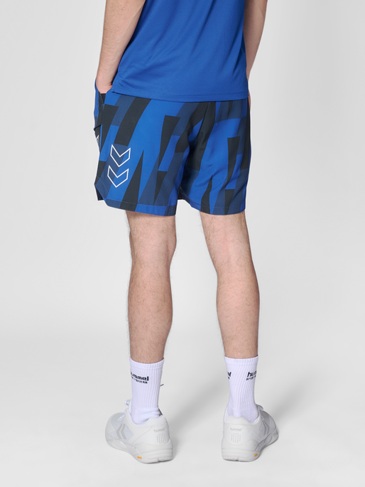 hmlCOURT AOP POCKET SHORTS, SODALITE BLUE, model