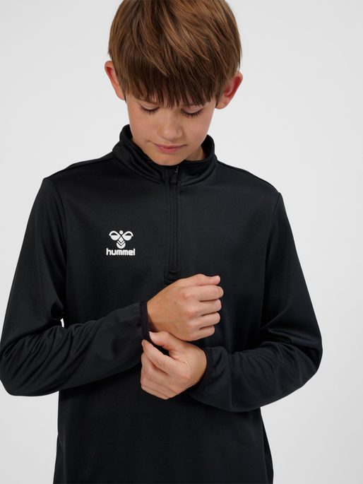 hmlESSENTIAL HALF-ZIP KIDS, BLACK, model