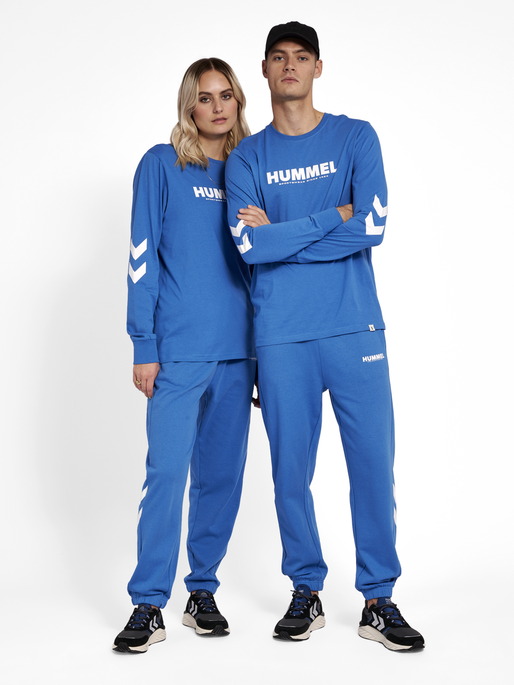 hmlLEGACY T-SHIRT L/S, 7042, model