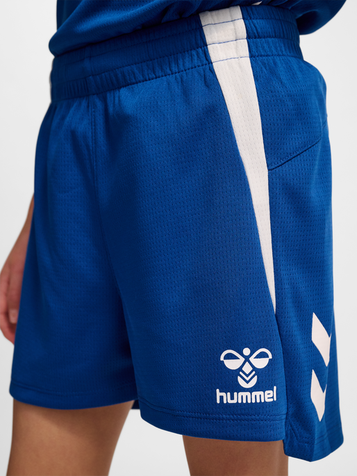 hmlLEAD 2.0 SHORTS KIDS, TRUE BLUE, model