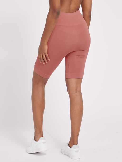 hmlTIF SEAMLESS CYLING SHORTS, 4494, model