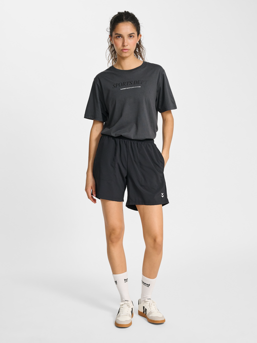 hmlPULSE GRAPHIC T-SHIRT S/S, ASPHALT, model