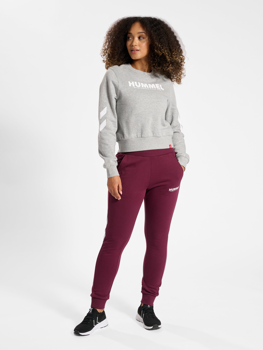hmlLEGACY WOMAN TAPERED PANTS, GRAPE WINE, model