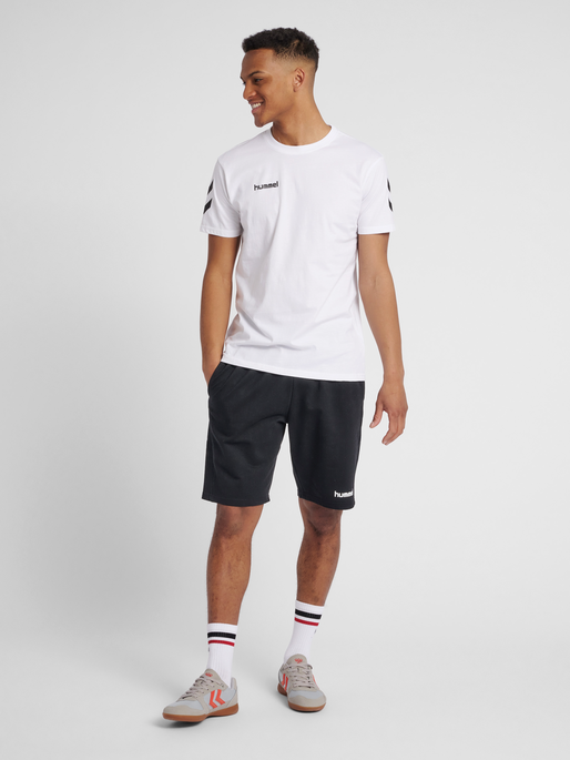 HMLGO COTTON T-SHIRT S/S, WHITE, model