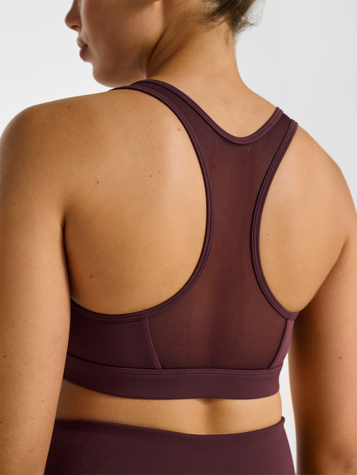 hmlPULSE MEDIUM SUPPORT BRA, FUDGE, model