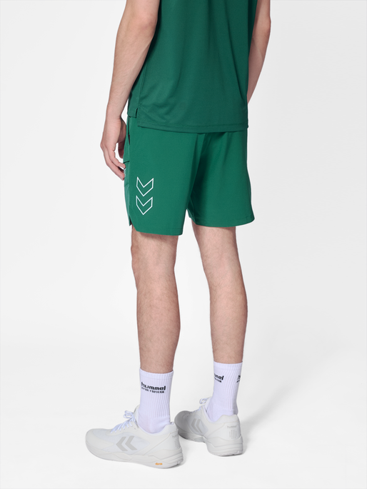 hmlCOURT POCKET SHORTS, RAIN FOREST, model