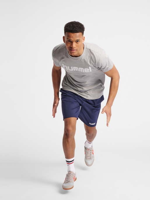 HMLGO COTTON LOGO T-SHIRT S/S, GREY MELANGE, model