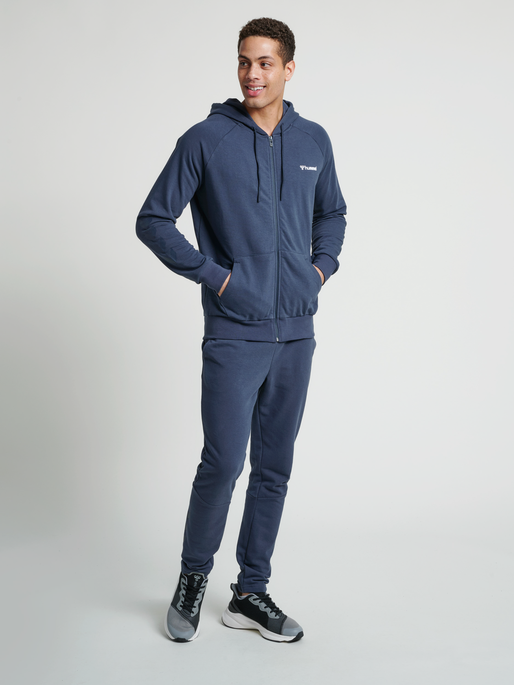 hmlISAM ZIP HOODIE, BLUE NIGHTS, model
