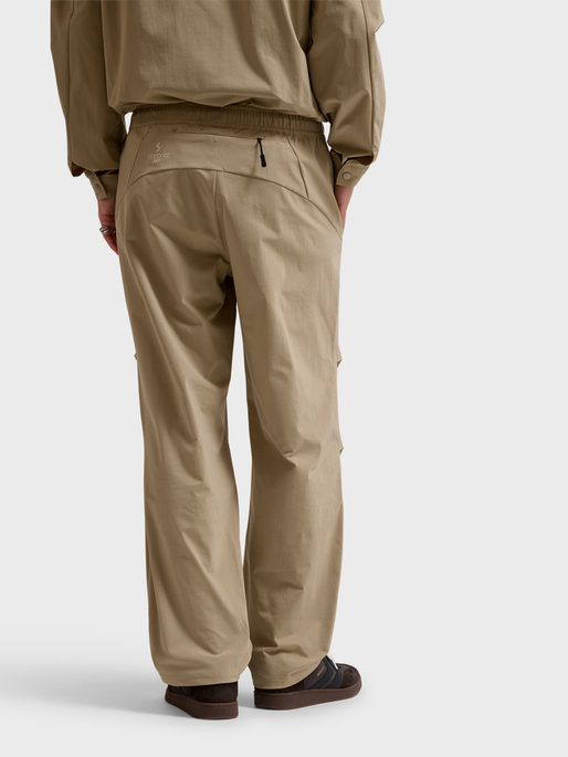 hmlSORONA REGULAR PANTS, CORNSTALK, model