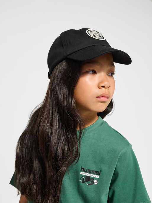 hmlJR BASEBALL BADGE CAP, BLACK, model