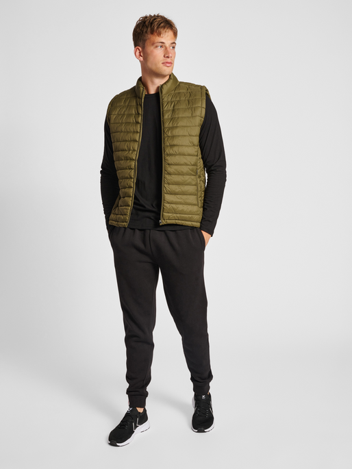hmlRED QUILTED WAISTCOAT, DARK OLIVE, model