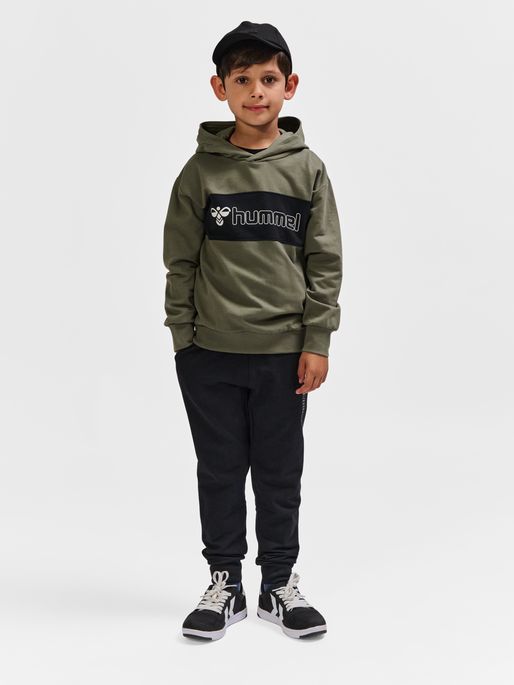 hmlATLAS HOODIE, DUSTY OLIVE, model