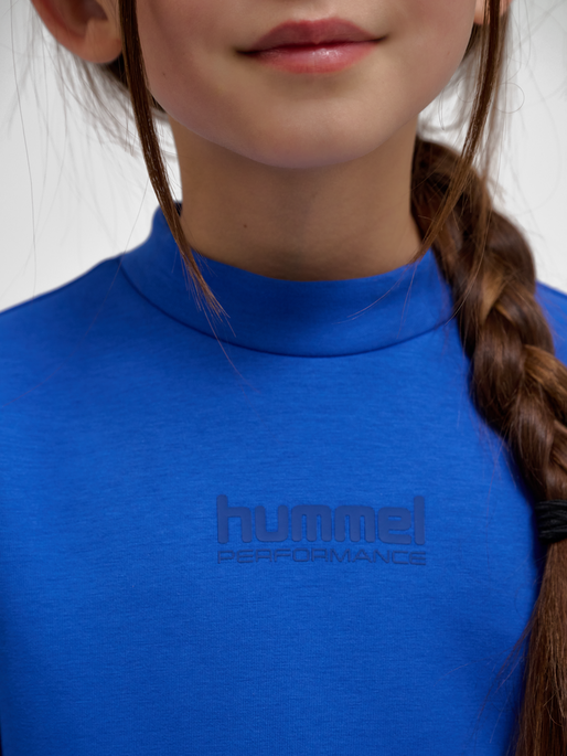 hmlJR FAST TECH FLEECE CREW, OLYMPIAN BLUE, model