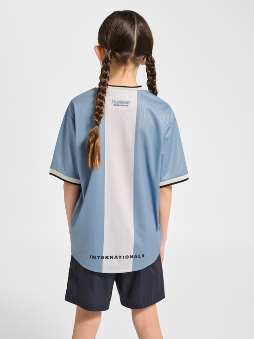 hmlJR LOOSE BALL  JERSEY S/S, FADED DENIM, model