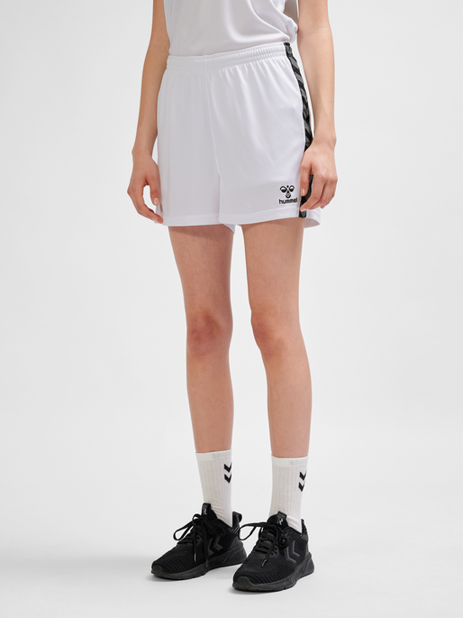 hmlAUTHENTIC PL SHORTS WOMAN, WHITE, model