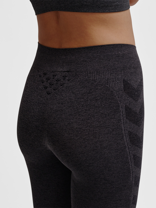 hmlCI SEAMLESS MID WAIST TIGHTS, BLACK MELANGE, model