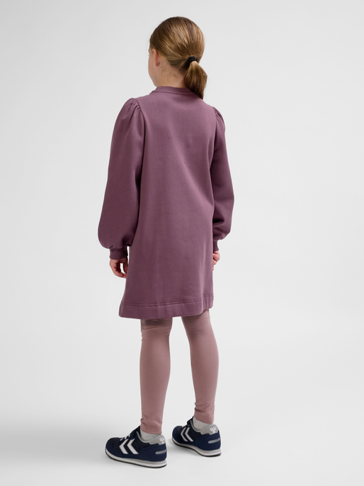 hmlTONE DRESS L/S, HUCKLEBERRY, model