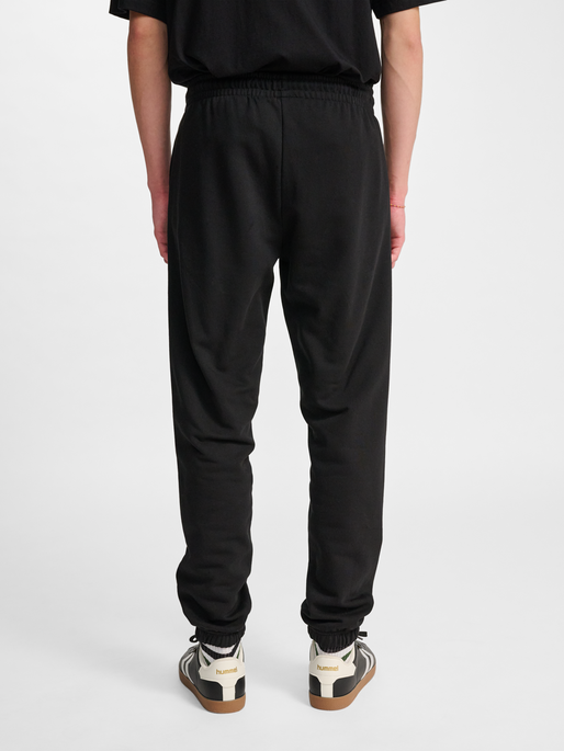 hmlREGULAR SWEATPANT BEE, BLACK, model