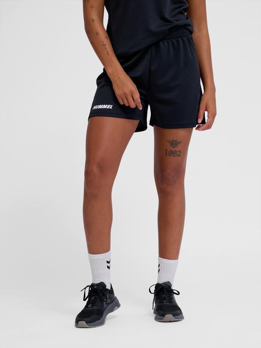 hmlMULTI PL SHORTS WOMAN, BLACK, model