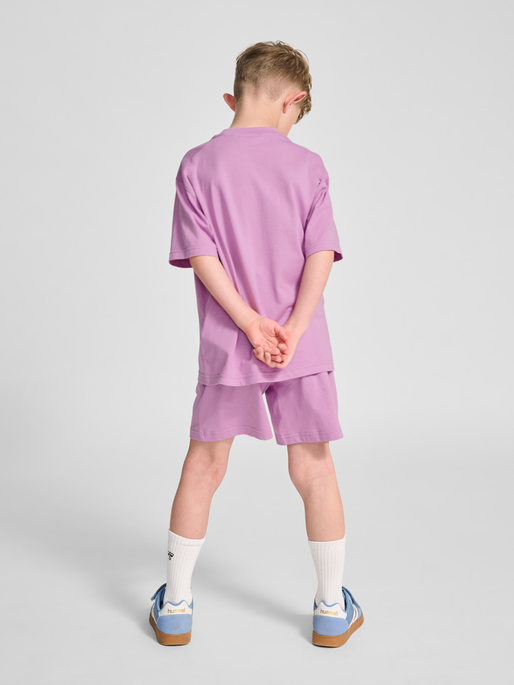 hmlJR LOOSE SET HS GRAPHIC, SMOKY GRAPE, model