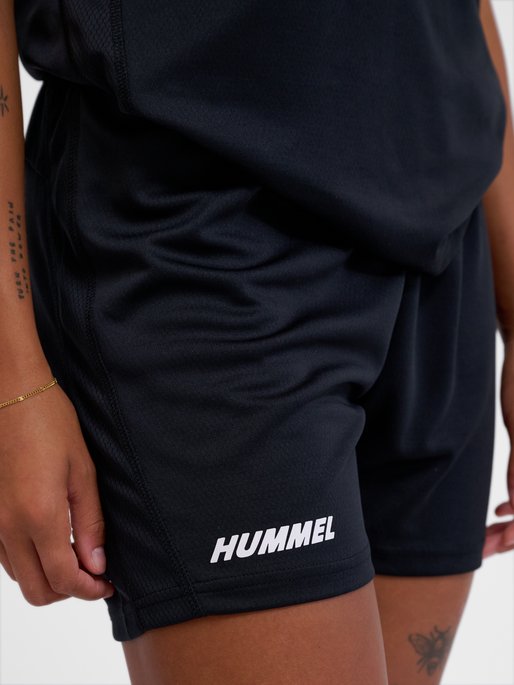 hmlMULTI PL SHORTS WOMAN, BLACK, model