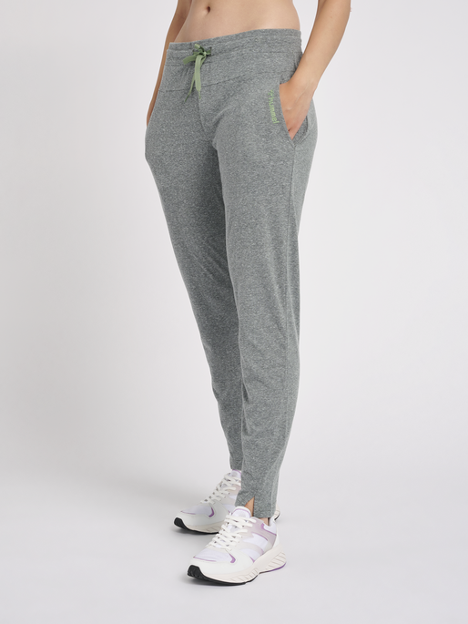 hmlZANDRA REGULAR PANTS, 6778, model
