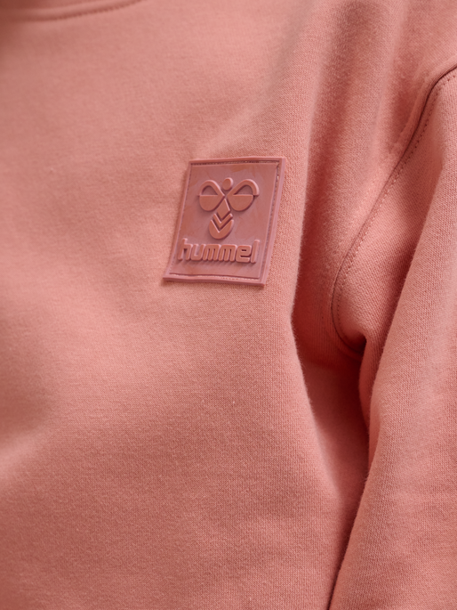 hmlCLEAN SWEATSHIRT, ROSE DAWN, model