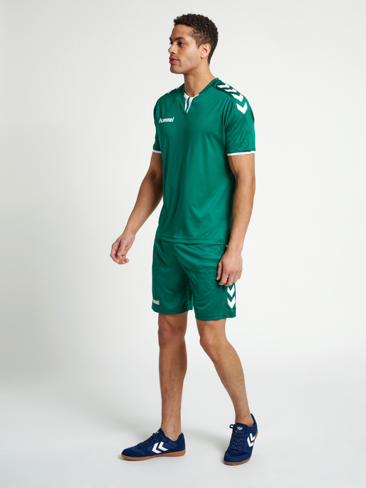 CORE SS POLY JERSEY, EVERGREEN PR, model