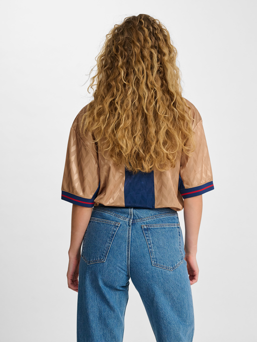 hmlLOOSE FB JERSEY S/S, CORNSTALK, model