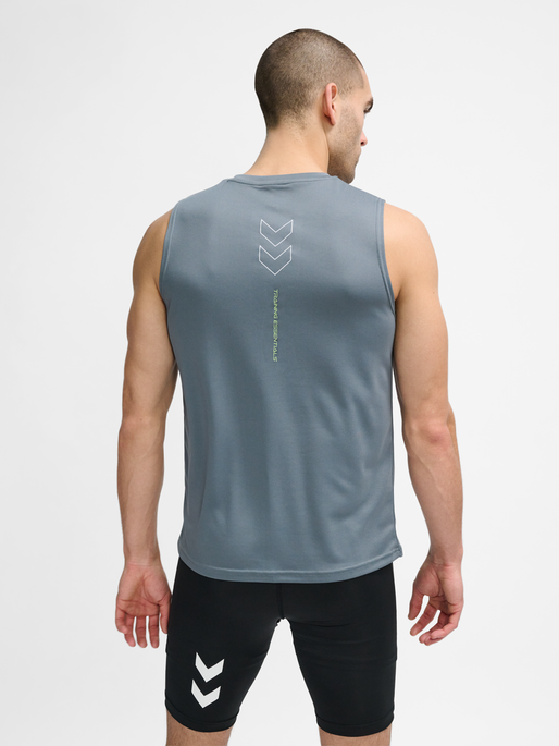 hmlTE FLEX TANKTOP, STORMY WEATHER, model