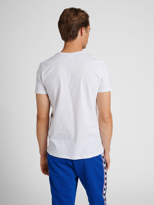 hmlIC DAYTON T-SHIRT, WHITE, model