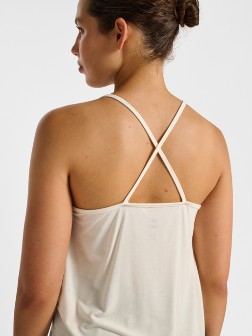 hmlYOGA SOFT W STRAP TOP, TOFU, model