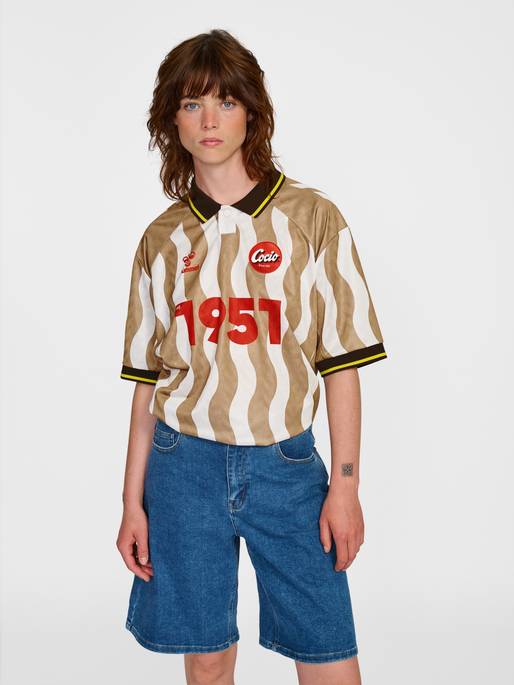 hmlCOCIO LOOSE FB JERSEY S/S, TANNIN, model