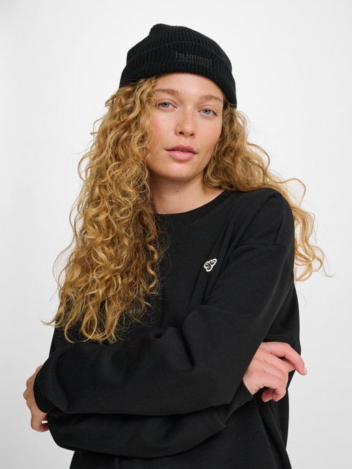 hmlLOOSE CREWNECK BEE, BLACK, model