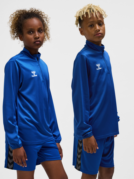 hmlESSENTIAL HALF-ZIP KIDS, TRUE BLUE, model