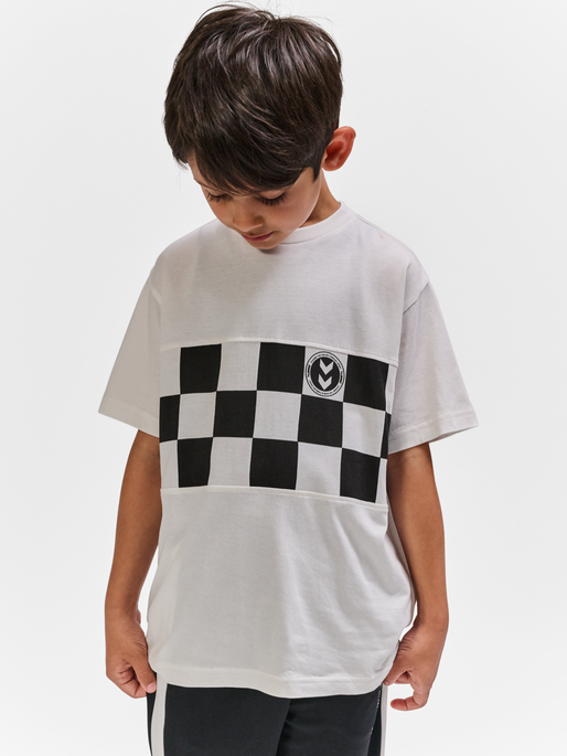 hmlRUNNER T-SHIRT S/S, MARSHMALLOW, model