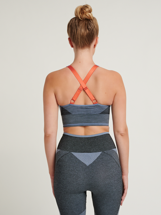 hmlSKY SEAMLESS SPORTS TOP, 2047, model