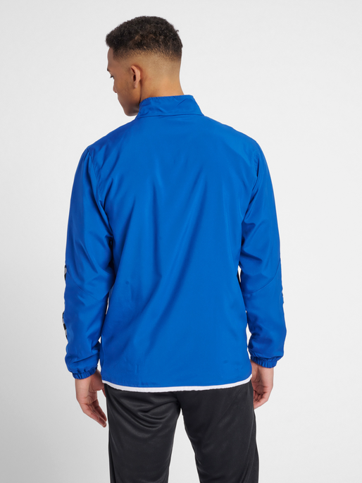 hmlAUTHENTIC MICRO JACKET, TRUE BLUE, model