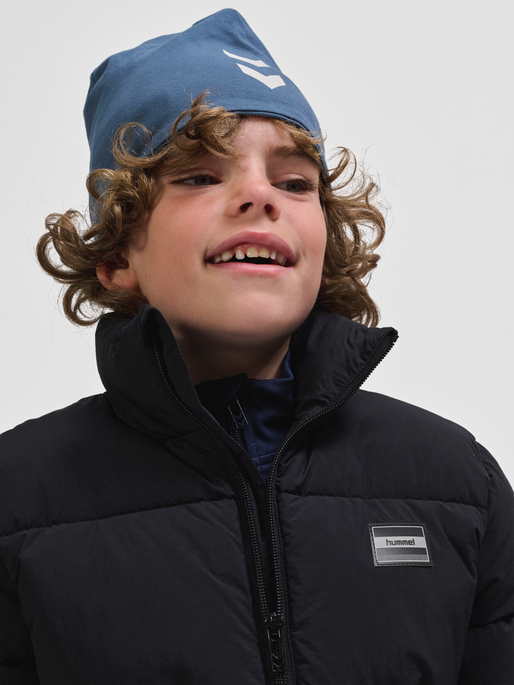 hmlCRISP TEX JACKET, BLACK, model