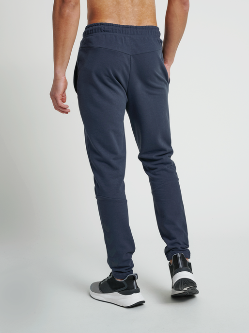 hmlISAM TAPERED PANTS, 7429, model